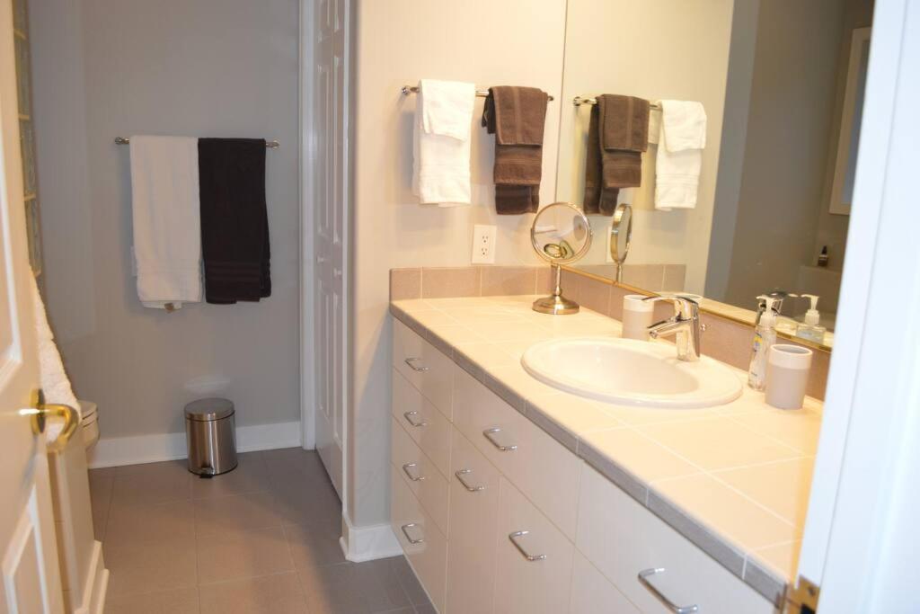 1-Bedroom Seaview Guesthouse On Seattle Luxury Estate With Views Of Olympic Mountains 외부 사진