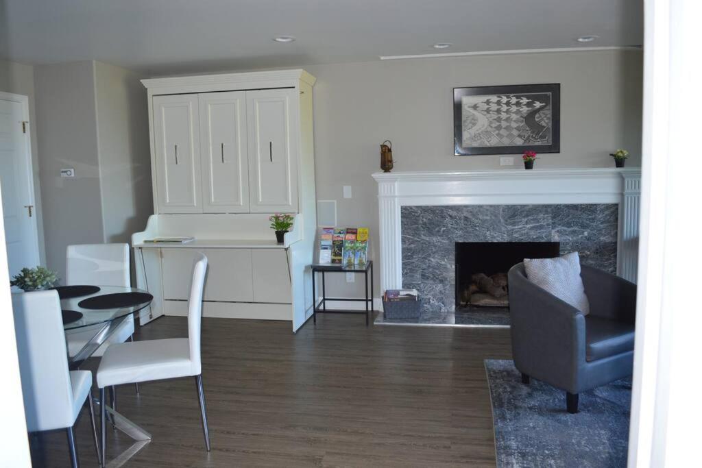 1-Bedroom Seaview Guesthouse On Seattle Luxury Estate With Views Of Olympic Mountains 외부 사진